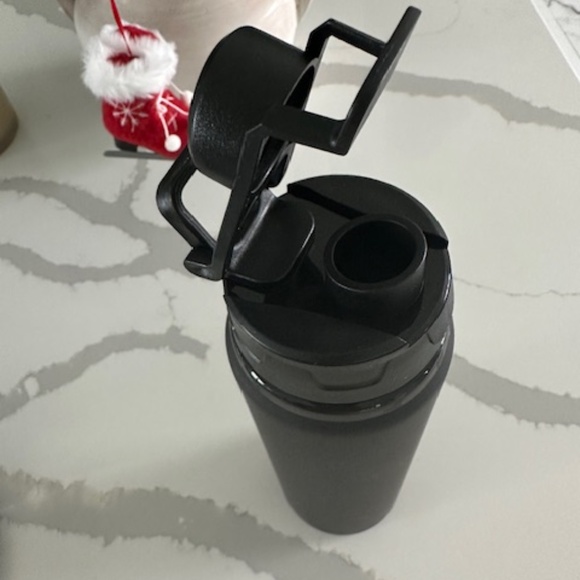 Tesla Aluminum Water Bottle 28 oz Brand New, Color Black - Picture 2 of 3